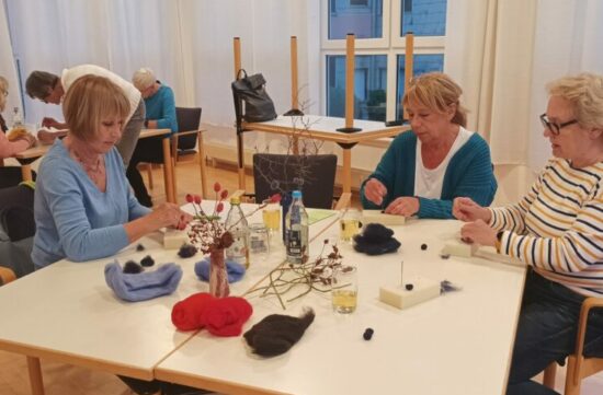 Nadelfilzen von Osterdekoration
